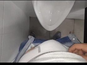 Cumming in the bathroom at the mall - euyurigaucho.com.br